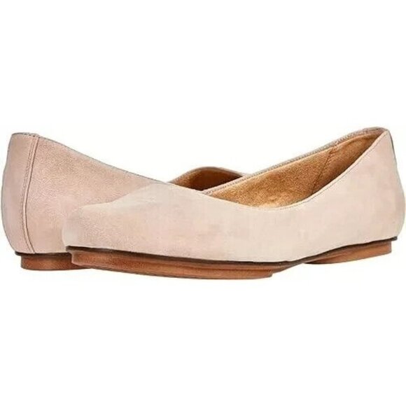 Naturalizer Maxwell Sand Beige Closed Toe  Drift Flats Suede Soft NEW 5 M‎